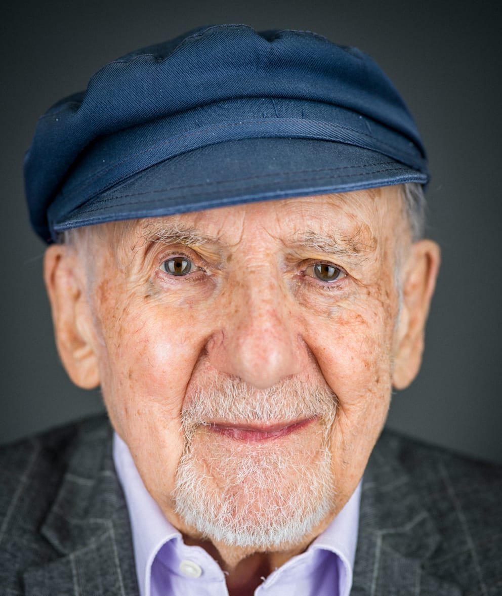 Walter Bingham (100, re. ) ausMannheim lebt in Israel. Durch die Organisation „The International March of Living“ kam er zu Besuch nach Deutschland