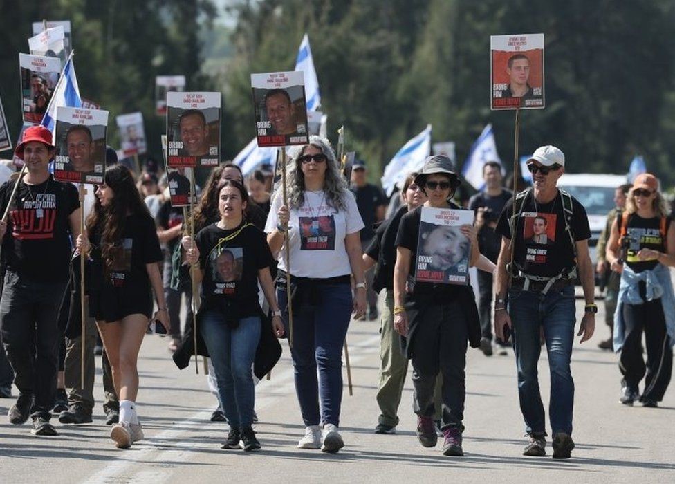 Families of hostages on march towards Jerusalem